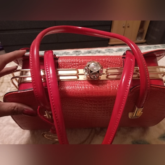 Sorrentino Red Purse - Picture 4 of 6